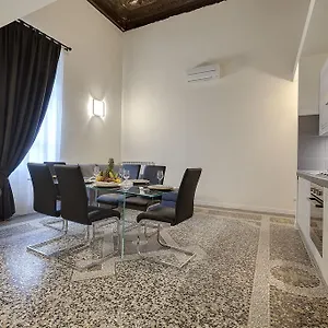 Apartment 2016, Florence